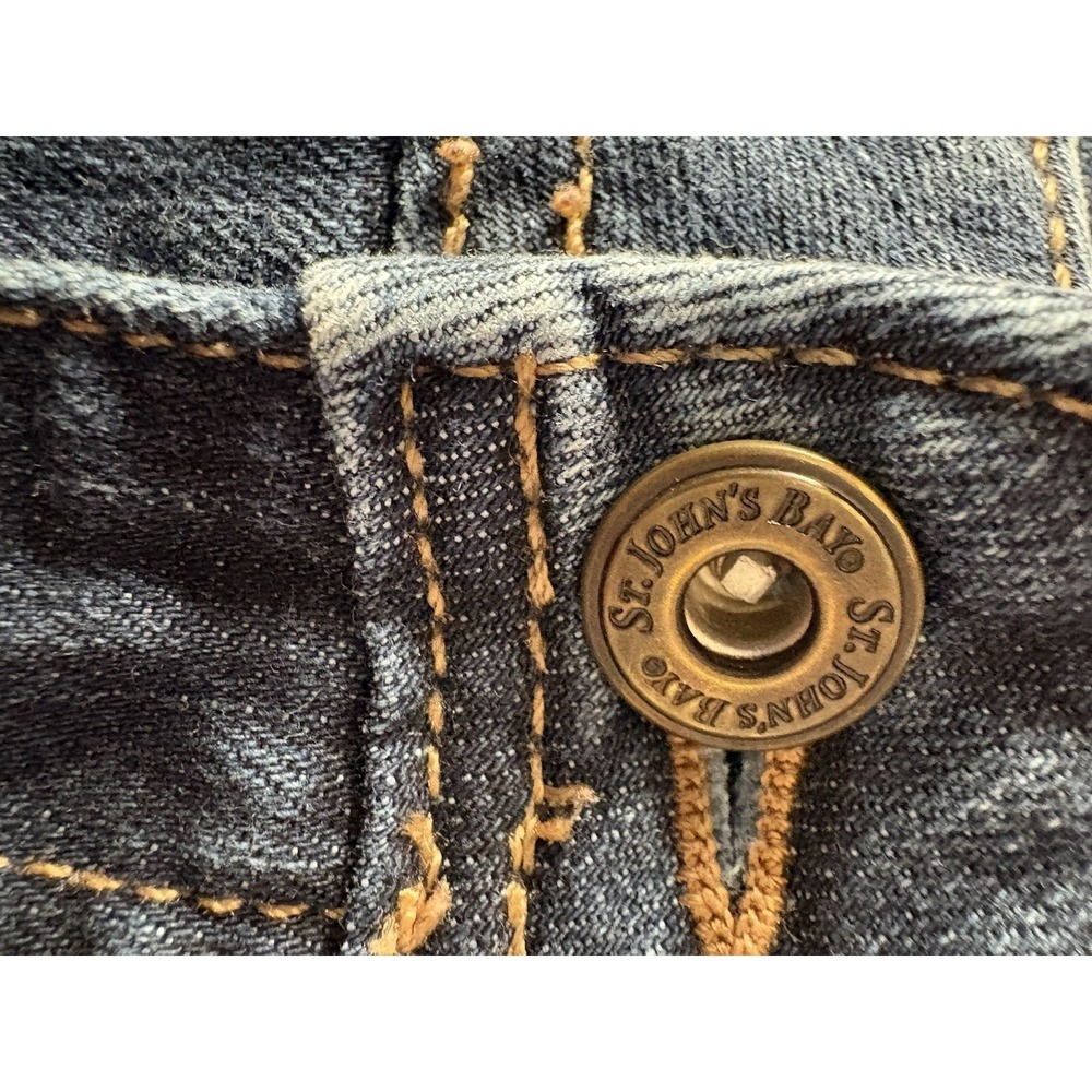 St Johns Bay Ladies Denim Shorts Size 4 Classic Cotton Blend Dark Stone Wash - Picture 3 of 12